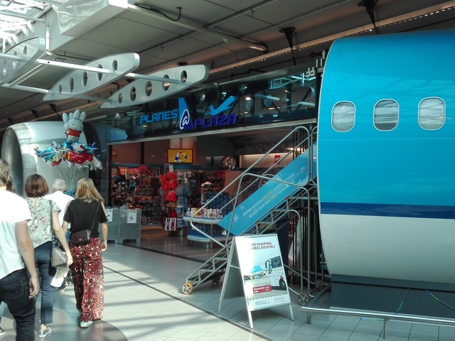 スキポール空港 コロッケ 自動販売機