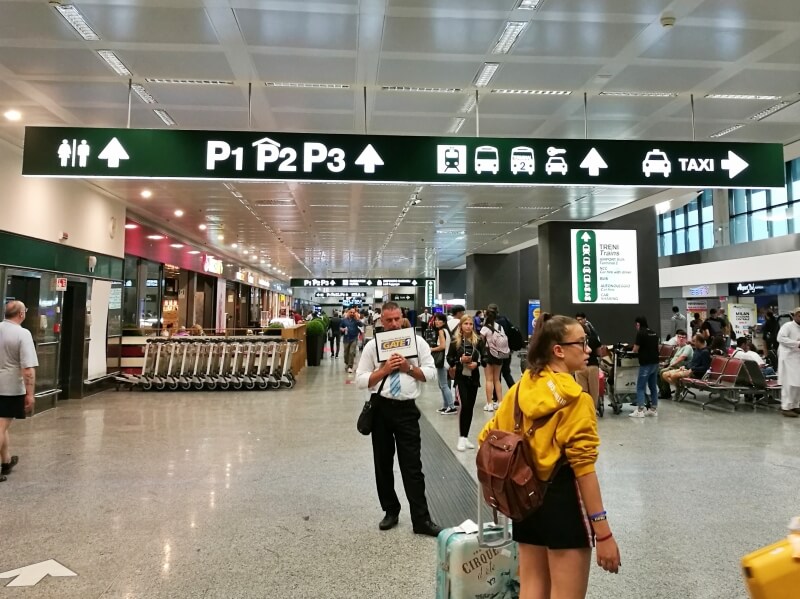 ミラノ マルペンサ空港から市内 ミラノ中央駅 カドルナ駅 へのアクセス