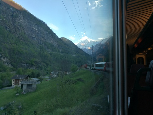ツェルマット行き電車の風景