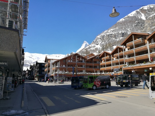 Zermatt駅前