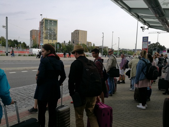 プラハ空港 市内 移動 バス