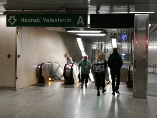 プラハ メトロ 地下鉄