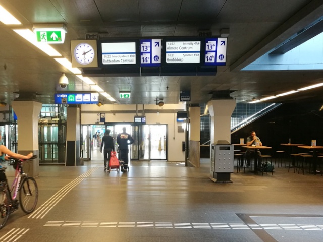 schiphol airport train 04