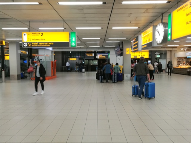 スキポール空港 アムステルダム コインロッカー 荷物預かり所