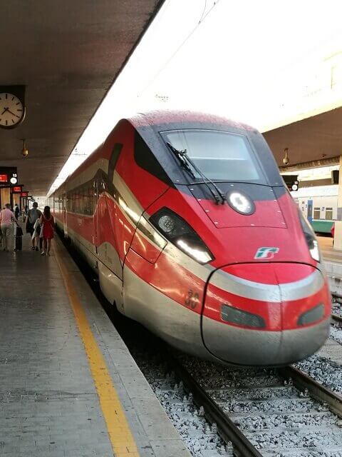ローマ フィレンツェ 鉄道 イタロ フレッチャロッサ