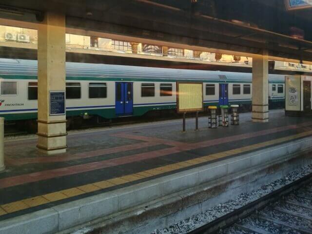 ローマ フィレンツェ 鉄道 イタロ フレッチャロッサ