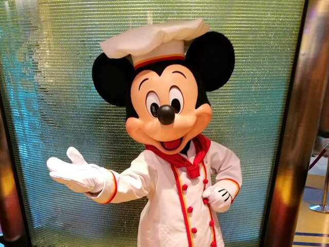 香港ディズニー シェフミッキー chef mickey's キャラクター ダイニング ディズニー・ハリウッド・ホテル