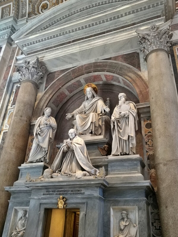 サン・ピエトロ大聖堂 ピウス8世の墓碑