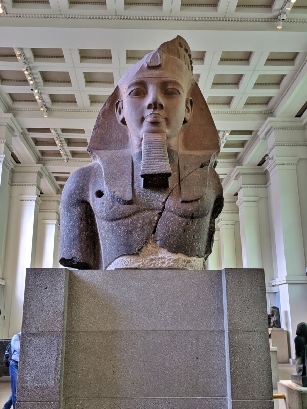 大英博物館 ラムセス2世の彫像