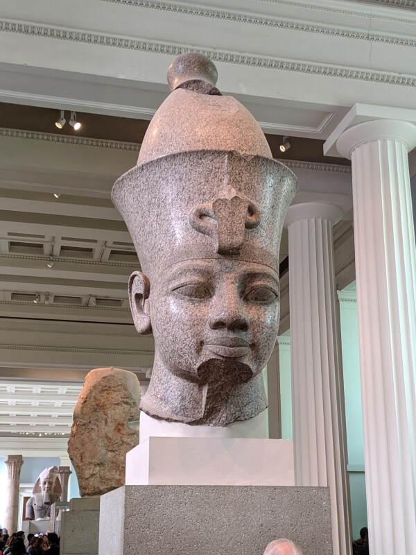 大英博物館 アメンヘテプ3世の頭部の像