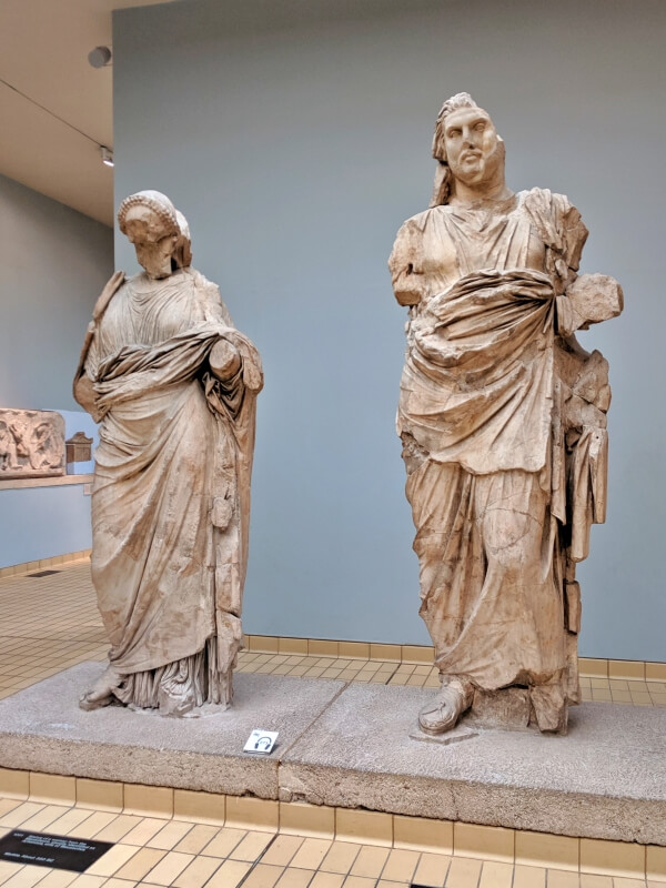 大英博物館 ハルカルナッソスのマウソレウムの像