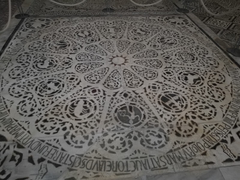 サン・ジョヴァンニ洗礼堂 大理石のモザイク床