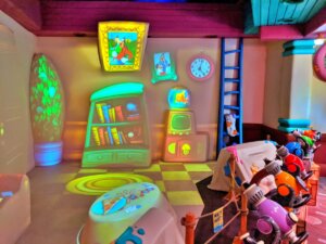 Goofy's Paint 'n' Play House