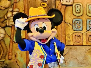 Mickey & Friends' Greeting Trails (Mickey Mouse)